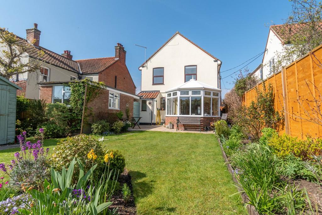 Ratcliffe Road, Fakenham, NR21 4 bed detached house for sale £380,000