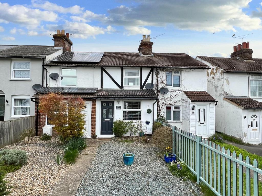 Canterbury Road, Willesborough 2 bed terraced house £270,000