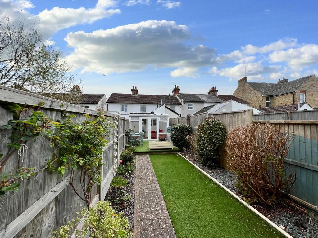 Canterbury Road, Willesborough 2 bed terraced house £270,000