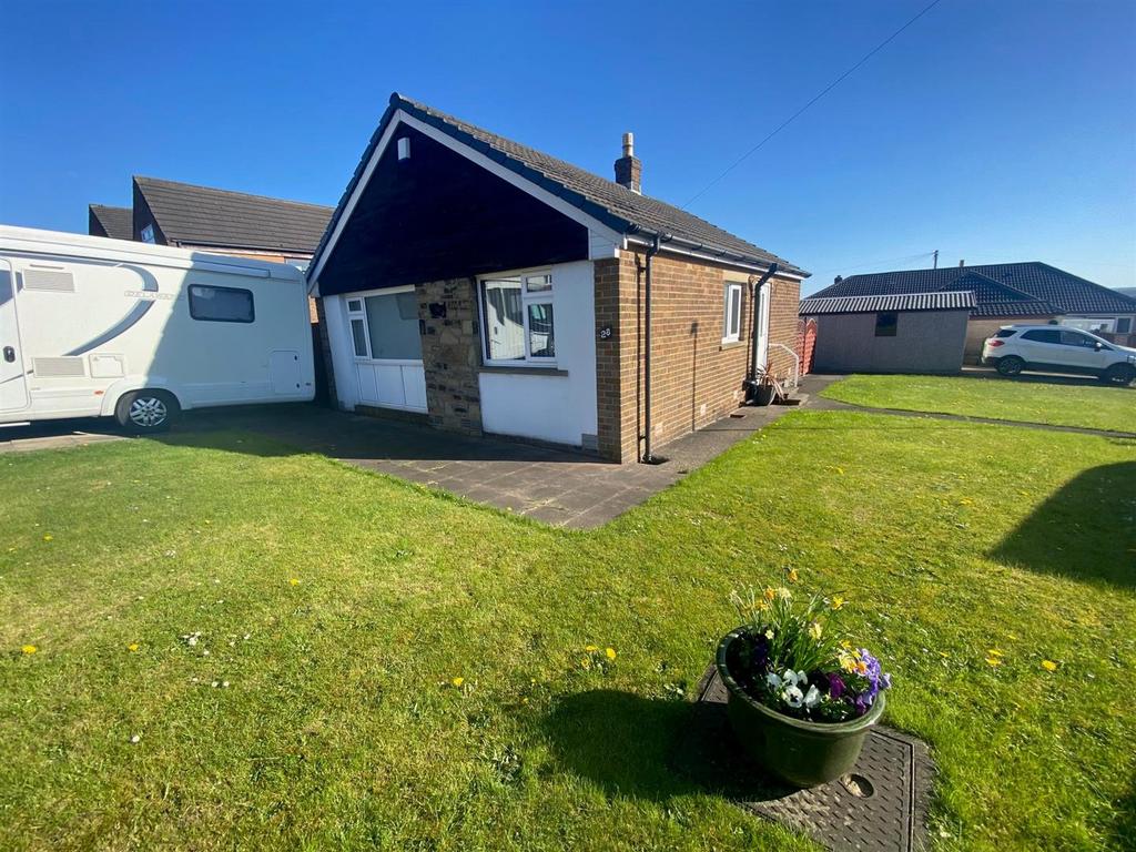 Highgate Lane, Lepton, Huddersfield 2 bed detached bungalow £825 pcm
