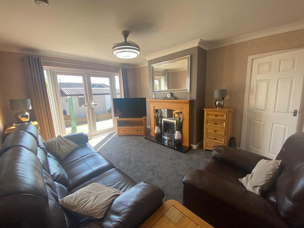 Highgate Lane, Lepton, Huddersfield 2 bed detached bungalow £825 pcm