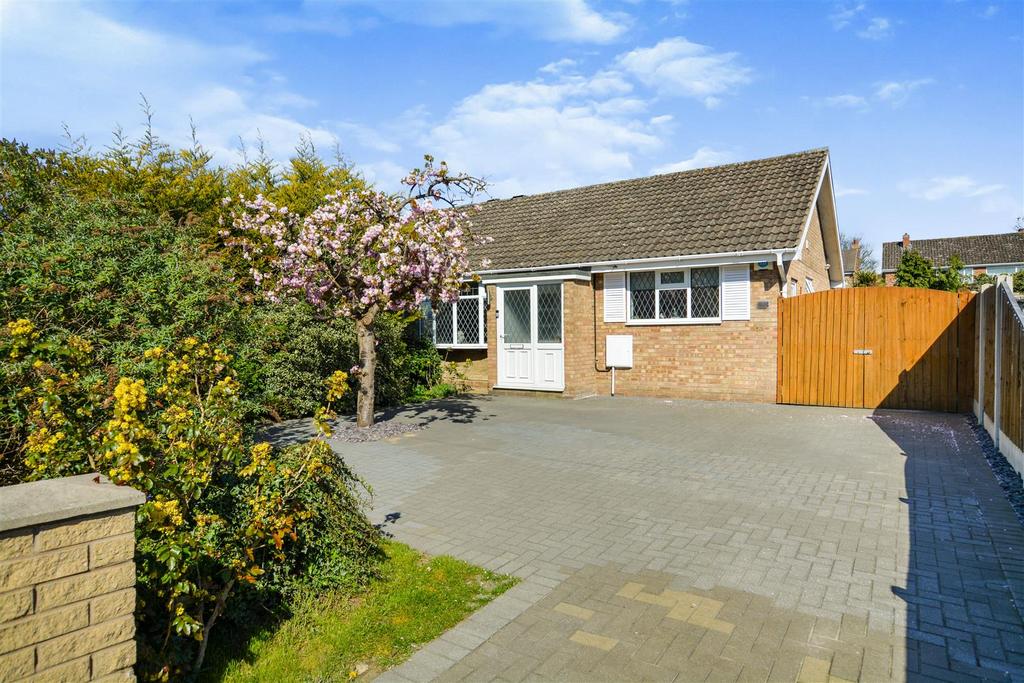 Whitfield Road, Scunthorpe 2 bed semidetached bungalow for sale £150,000