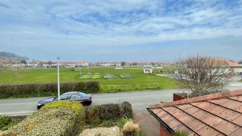 The Oval, Llandudno 3 bed detached house £275,000