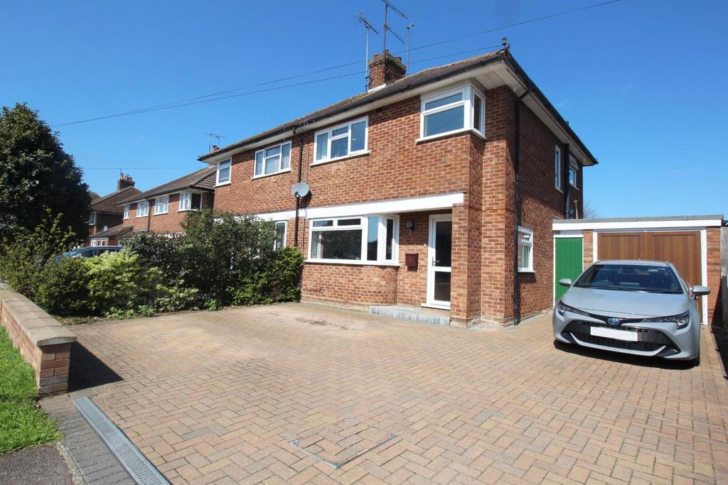 Pound Avenue, Stevenage, SG1 3JB 3 bed semidetached house for sale £