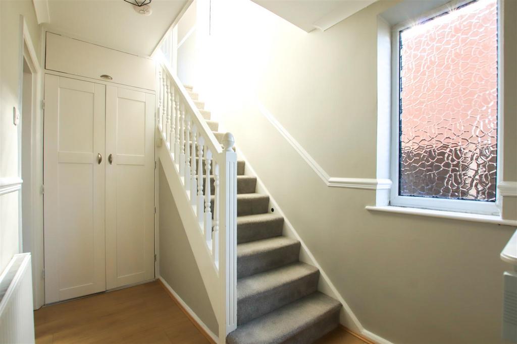 Old Meadow Lane, Hale, Altrincham 3 bed semidetached house £435,000