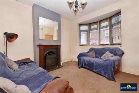 2 bedroom terraced house for sale - Leaf Road, Eastbourne