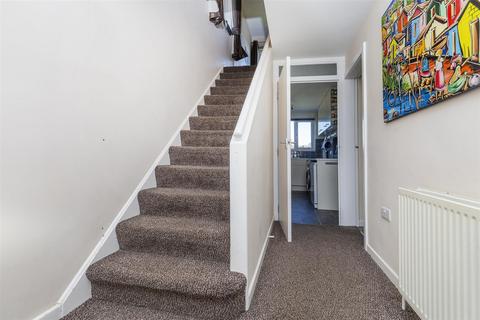 41 Close Lea, Rastrick, Brighouse, HD6 3AR