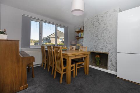 41 Close Lea, Rastrick, Brighouse, HD6 3AR