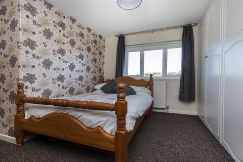 41 Close Lea, Rastrick, Brighouse, HD6 3AR