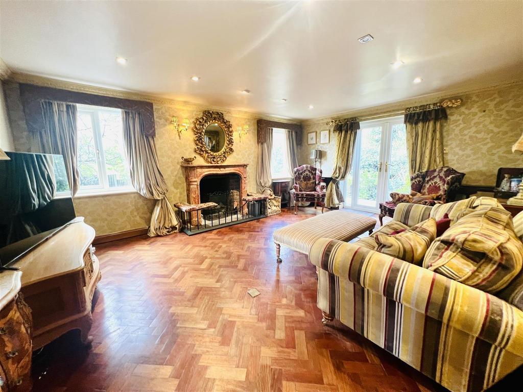 Medway Crescent, Altrincham 4 bed detached house for sale £700,000