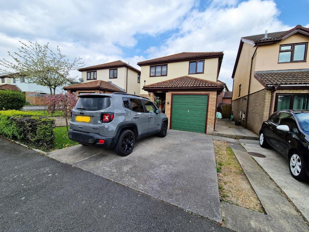 Woodstock Gardens, Pencoed, Bridgend 3 bed detached house £255,000