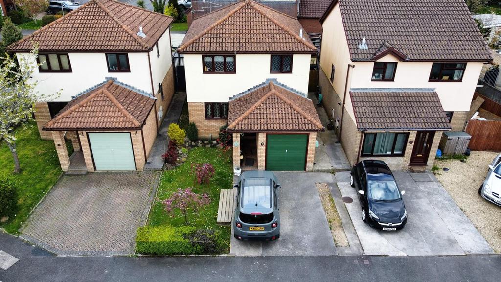 Woodstock Gardens, Pencoed, Bridgend 3 bed detached house £255,000