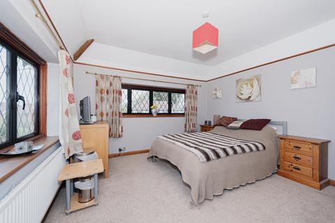 14 Pine Hill, Epsom, KT18 7BG