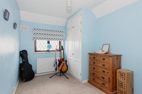 14 Pine Hill, Epsom, KT18 7BG