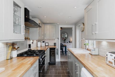 116 Hook Road, Epsom, KT19 8TX