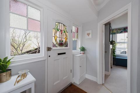 116 Hook Road, Epsom, KT19 8TX