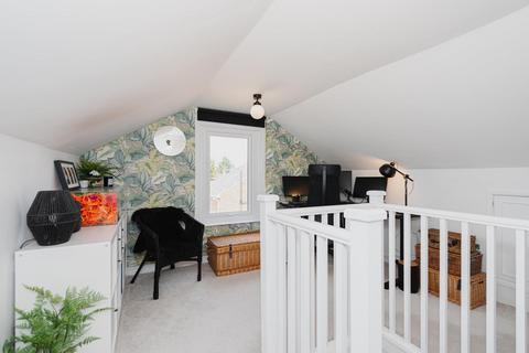 116 Hook Road, Epsom, KT19 8TX