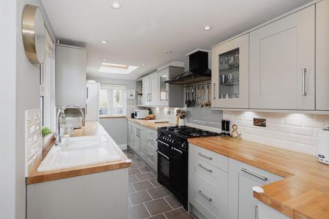 116 Hook Road, Epsom, KT19 8TX