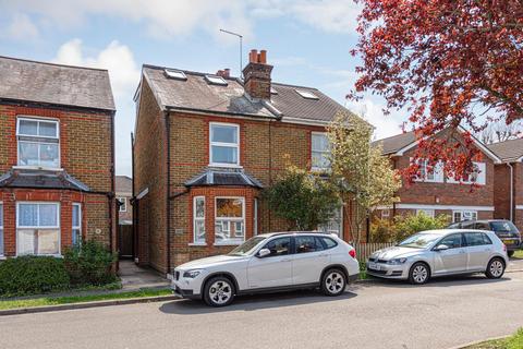 32 Andrews Close, Epsom, KT17 4EX