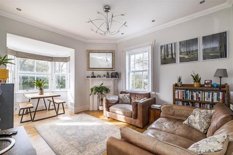 Flat 3, Beechcroft, 14 Downside, Epsom, KT18 5EX