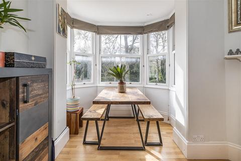 Flat 3, Beechcroft, 14 Downside, Epsom, KT18 5EX