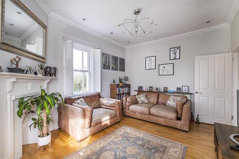 Flat 3, Beechcroft, 14 Downside, Epsom, KT18 5EX