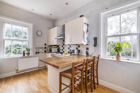 Flat 3, Beechcroft, 14 Downside, Epsom, KT18 5EX