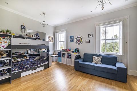 Flat 3, Beechcroft, 14 Downside, Epsom, KT18 5EX