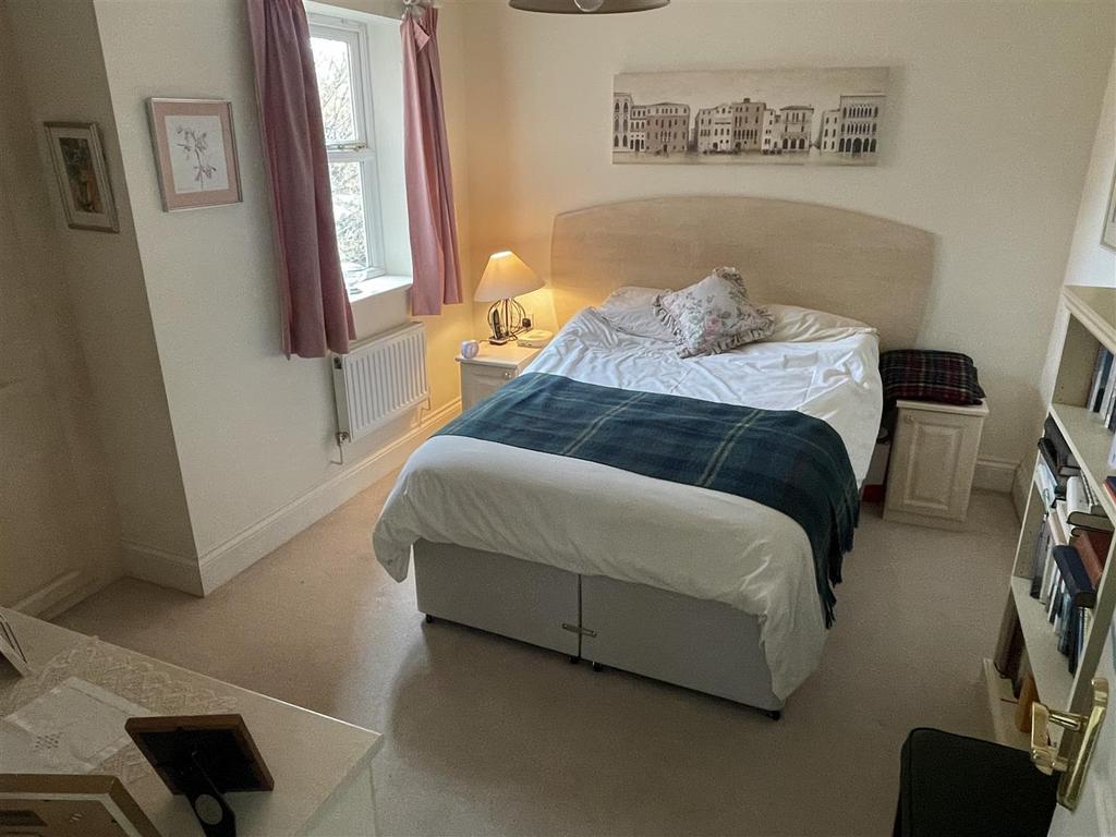 Bedroom 1.JPG