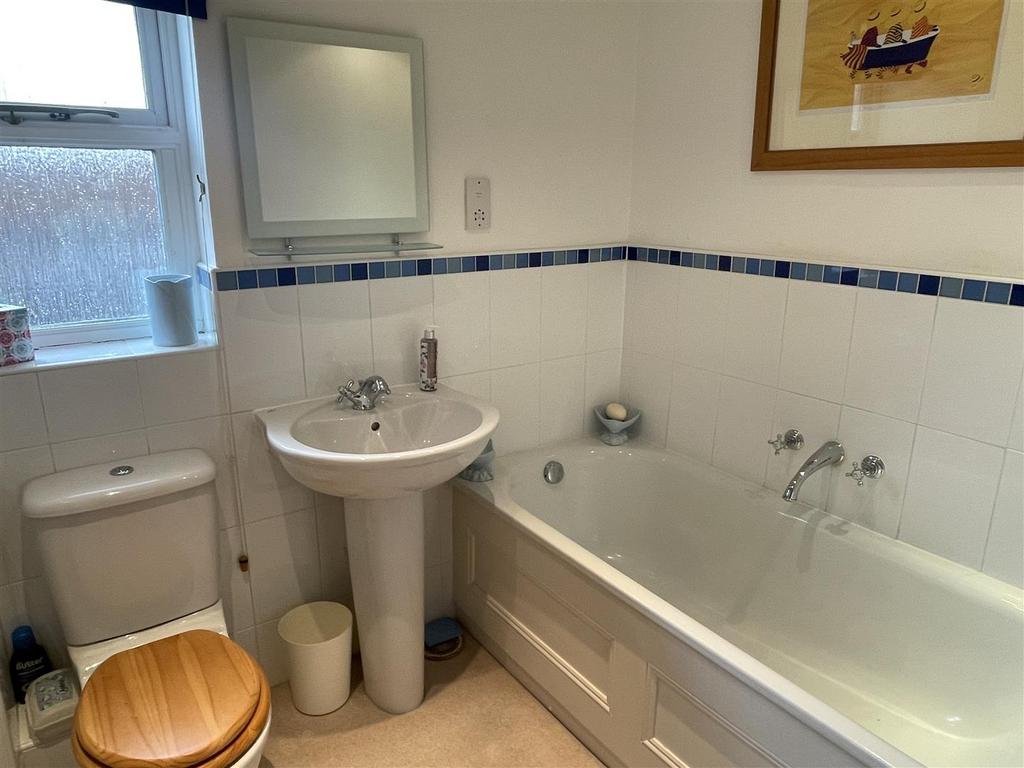 Bathroom.JPG