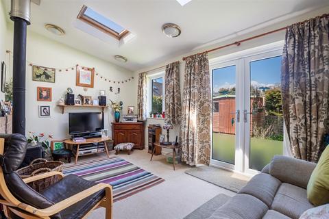 18 Riverside, Totnes, TQ9 5JB