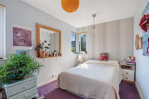 18 Riverside, Totnes, TQ9 5JB
