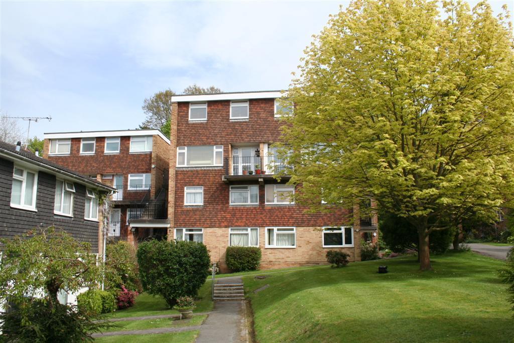 Newton Court, Perrymount Road... 2 bed flat £995 pcm (£230 pw)