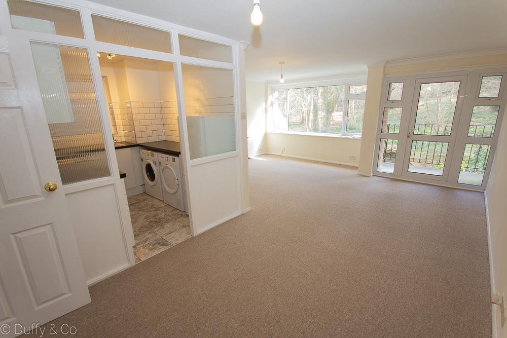 Newton Court, Perrymount Road... 2 bed flat £995 pcm (£230 pw)