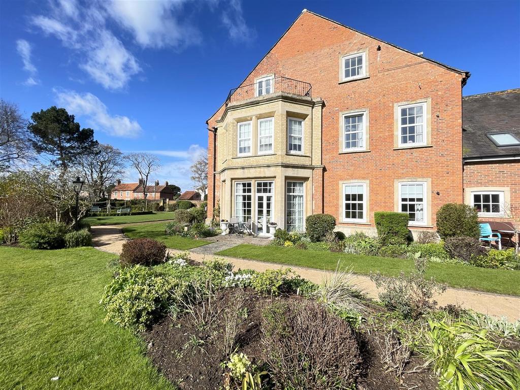 Rectory Court, Bottesford 2 bed apartment for sale £200,000