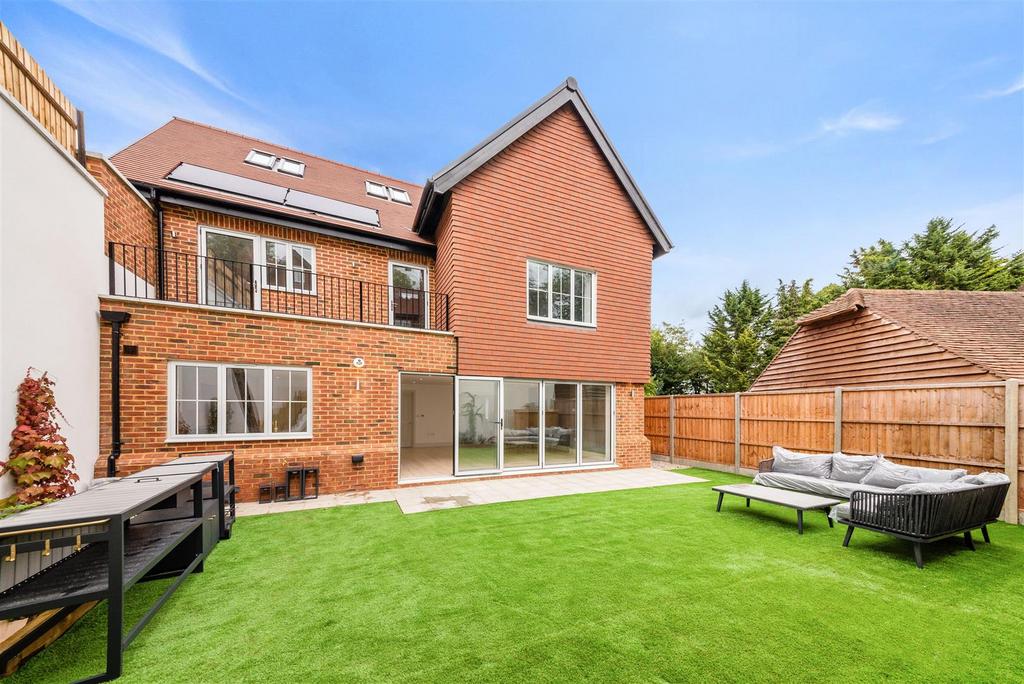 Hollymeoak Road, Coulsdon 5 bed detached house for sale £1,150,000