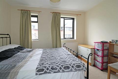 11 Bartlett Close, Warwick, CV34 4UY