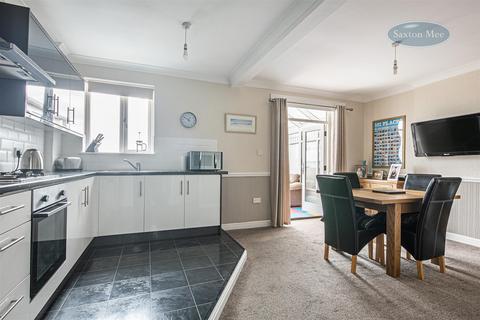 73 Vainor Road, Sheffield, S6 4AQ