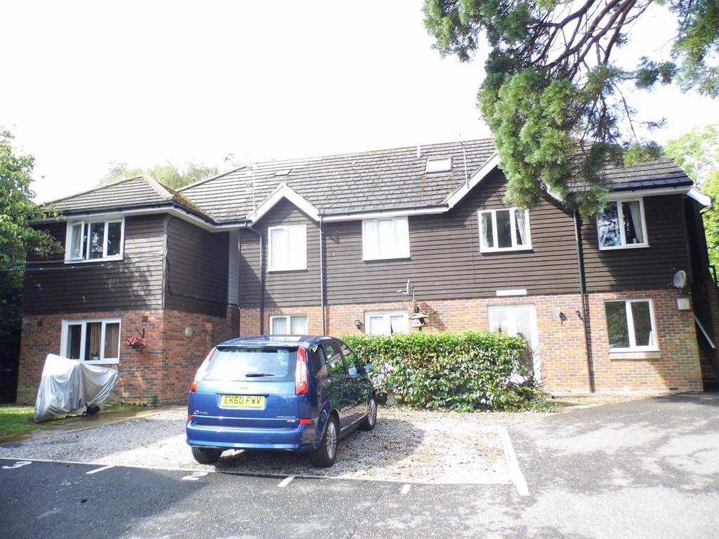 UCKFIELD 1 bed flat £725 pcm (£167 pw)