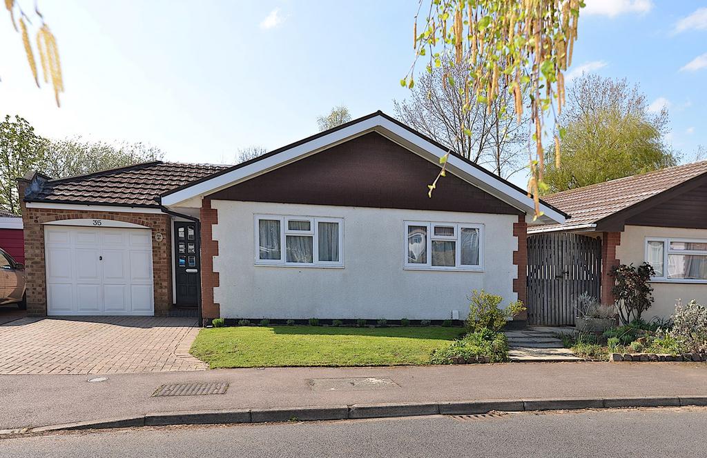 The Gardens, Stotfold, Hitchin, SG5 3 bed detached bungalow for sale