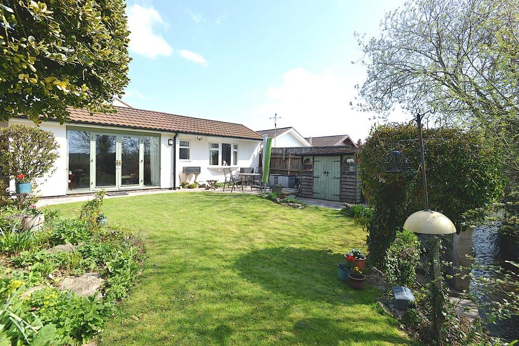 The Gardens, Stotfold, Hitchin, SG5 3 bed detached bungalow for sale