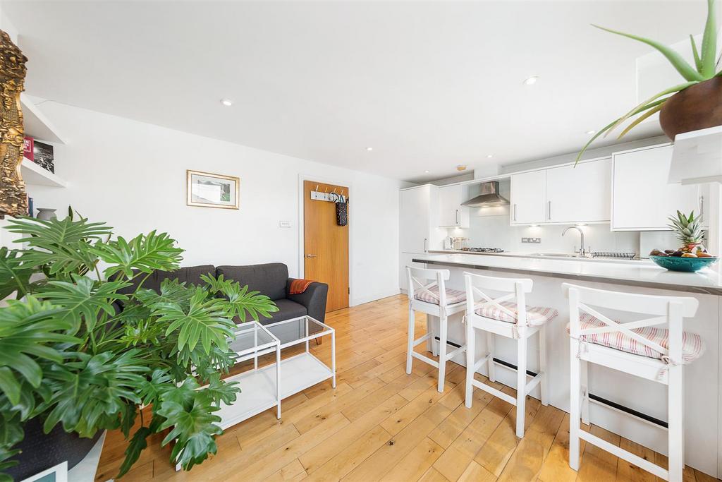Branksome Road, Brixton, London 2 bed flat £2,197 pcm (£507 pw)