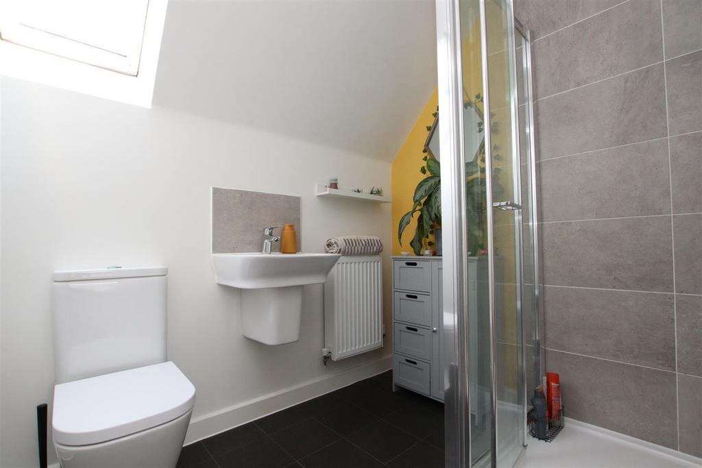 Ensuite 2.JPG
