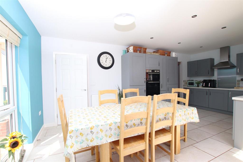 Dining Area.JPG