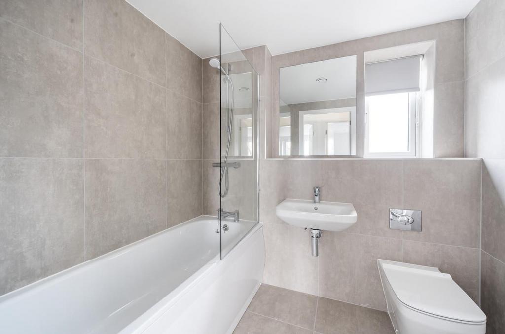 Bathroom 1.jpg
