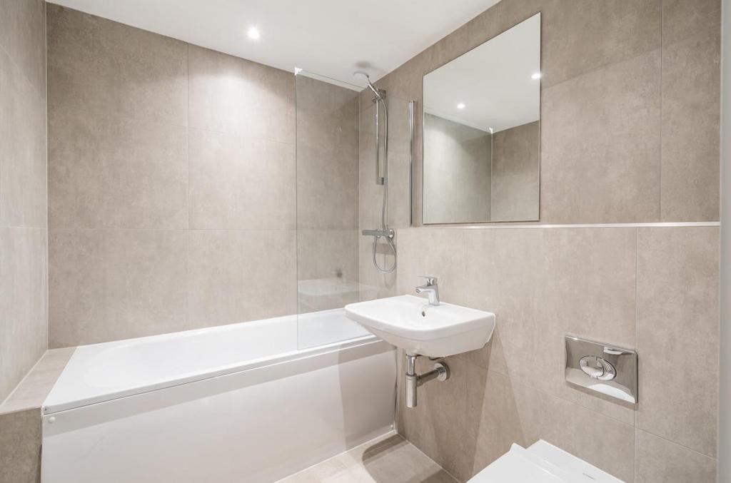 Bathroom 2.jpg