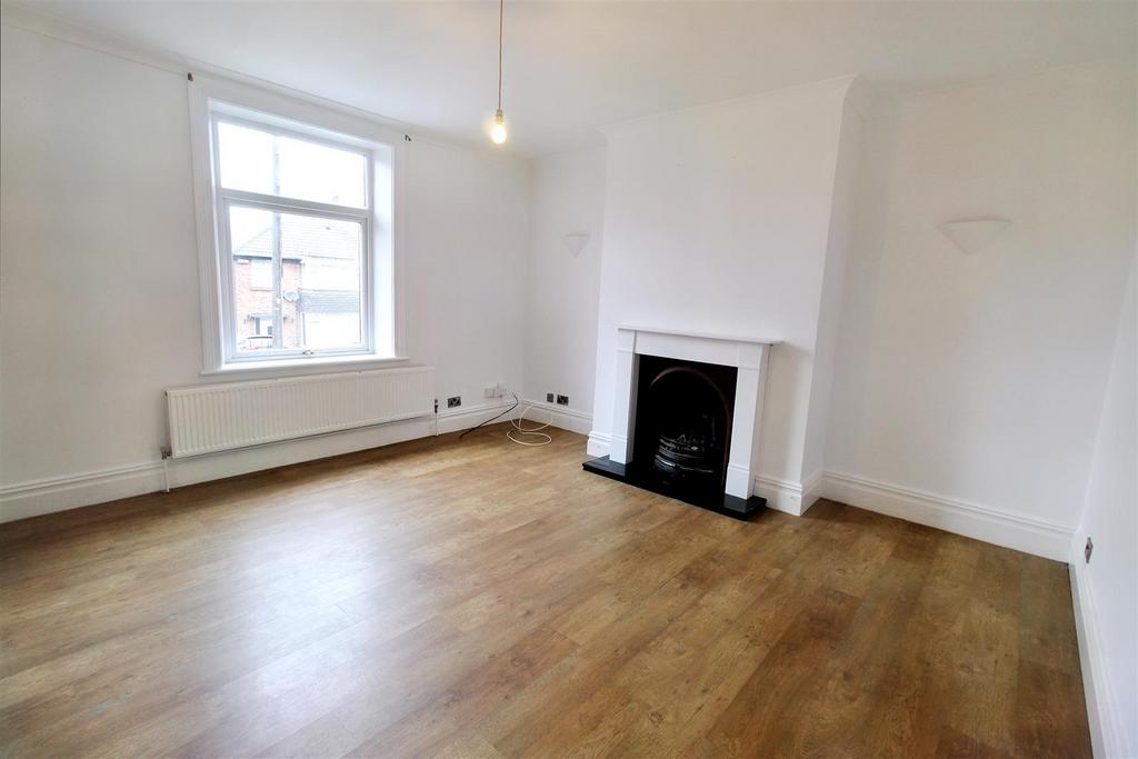 Wetlands Road, Meltham, Holmfirth... 3 bed terraced house £180,000