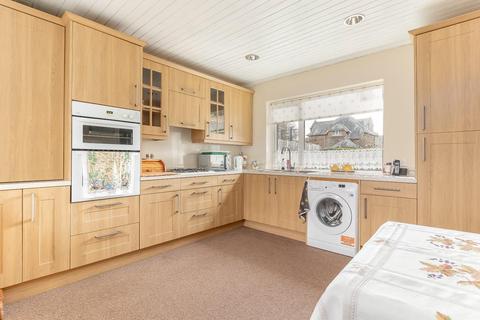 6 Avenue Close, Harrogate, HG2 7LJ
