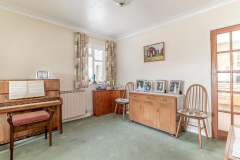 6 Avenue Close, Harrogate, HG2 7LJ