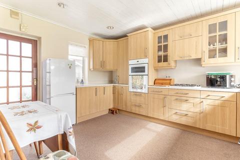 6 Avenue Close, Harrogate, HG2 7LJ